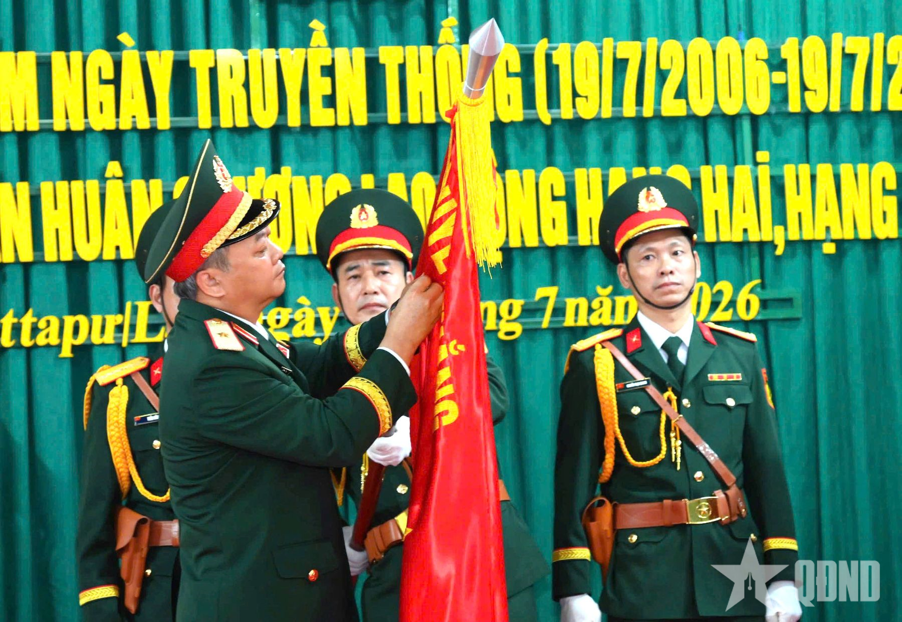Công ty Hợp tác kinh tế 385 (Binh đoàn 15) đón nhận Huân chương Lao động hạng Ba 